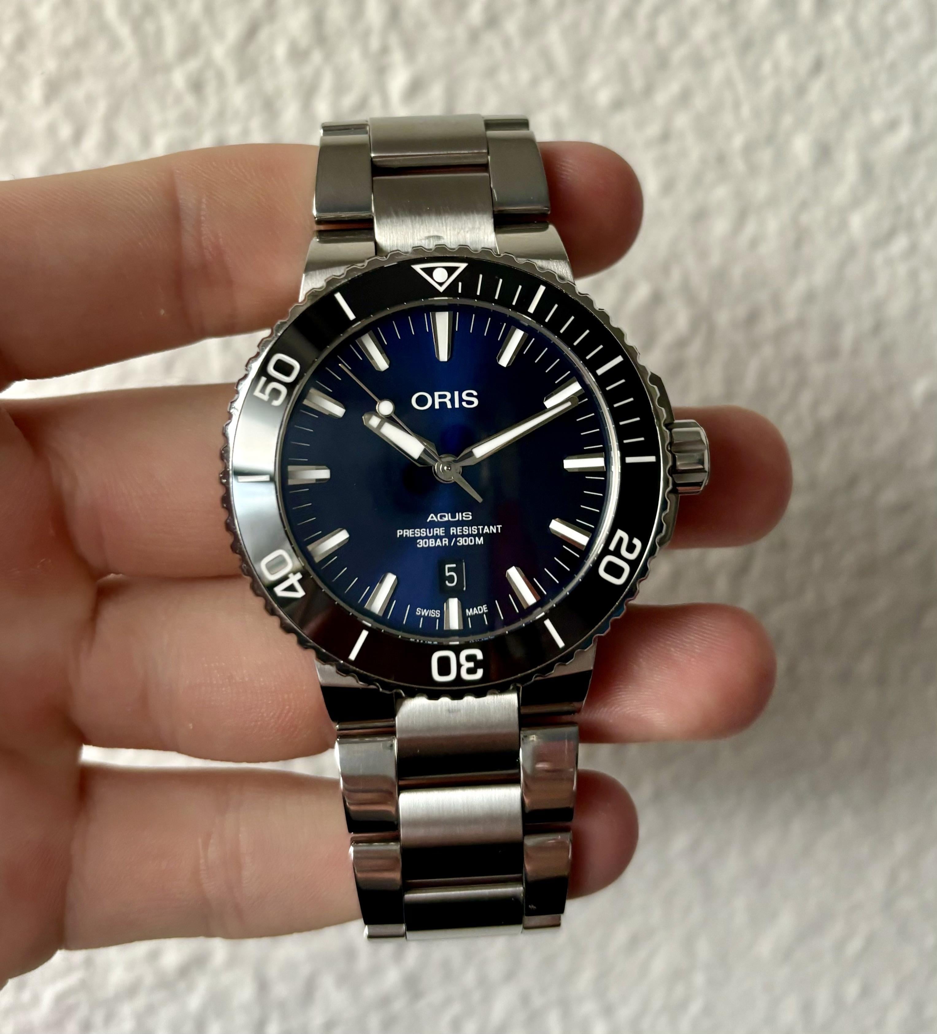 WTS Oris Aquis Date 43.5 Sunburst blue and black WatchCharts