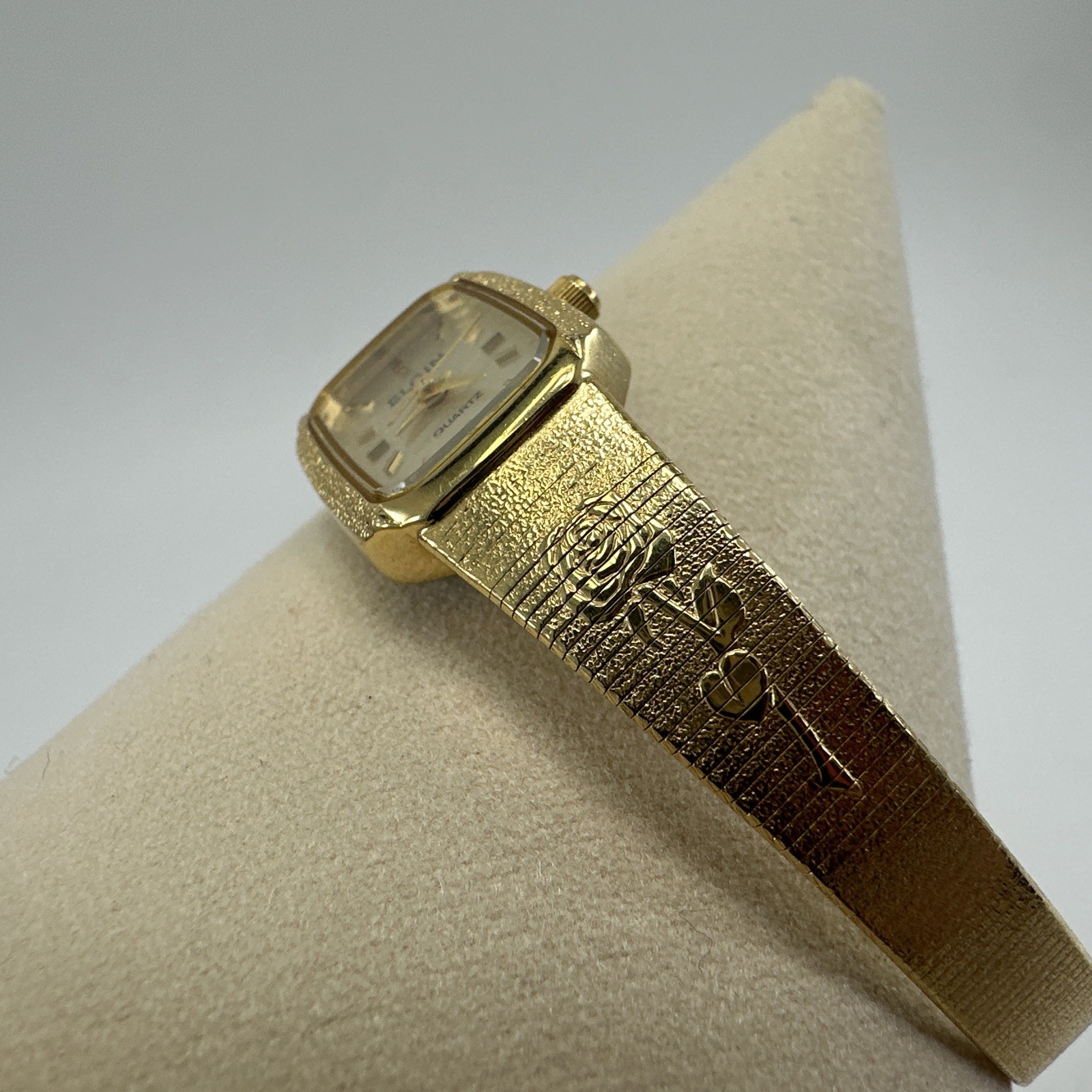 Elgin Ladies vintage watch rose detail stainless steel back ek416-007 Vintage Elgin EK416-007 Gold Womens Rose Watch Bracelet Rare  main image 2
