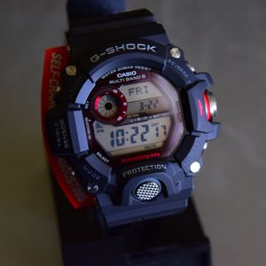 Casio G Shock Tough Solar GW 6900F 3179 White Case Day Date Casio G Shock Tough Solar GW 6900F 3179 White Case Day Date