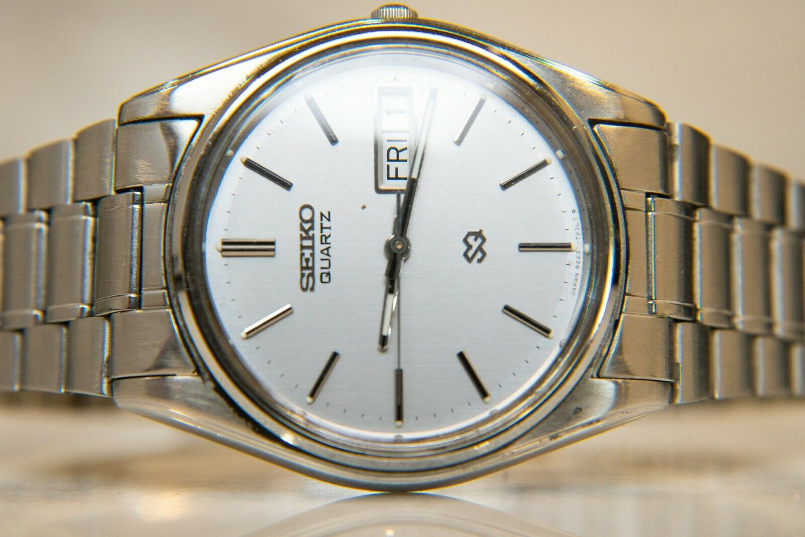 Seiko SQ Quartz Men's Watch, Silver Day Date Dial, Vintage Seiko 8223-7189  | WatchCharts
