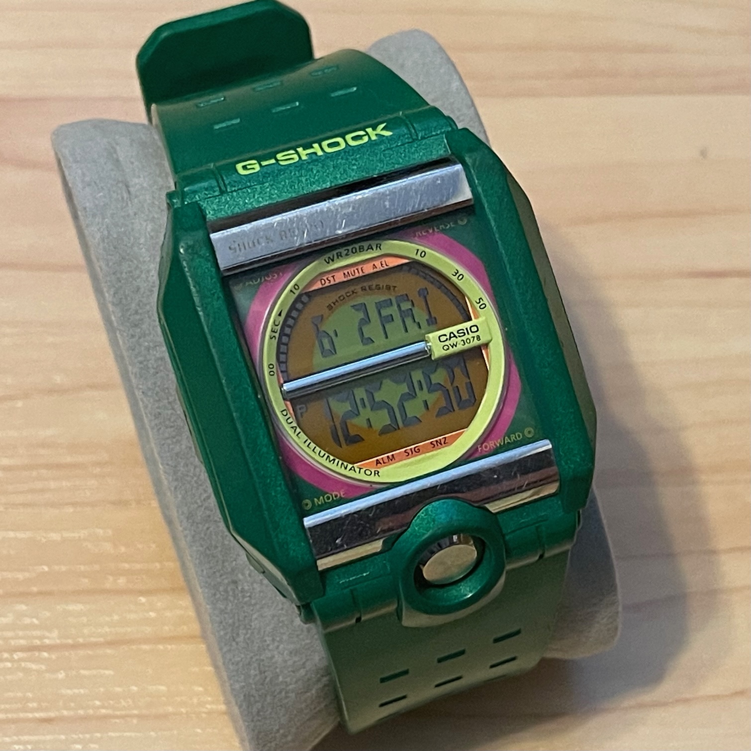 WTS] Casio G-Shock G-8100D-3 Vintage Dual Illuminator Rare Green