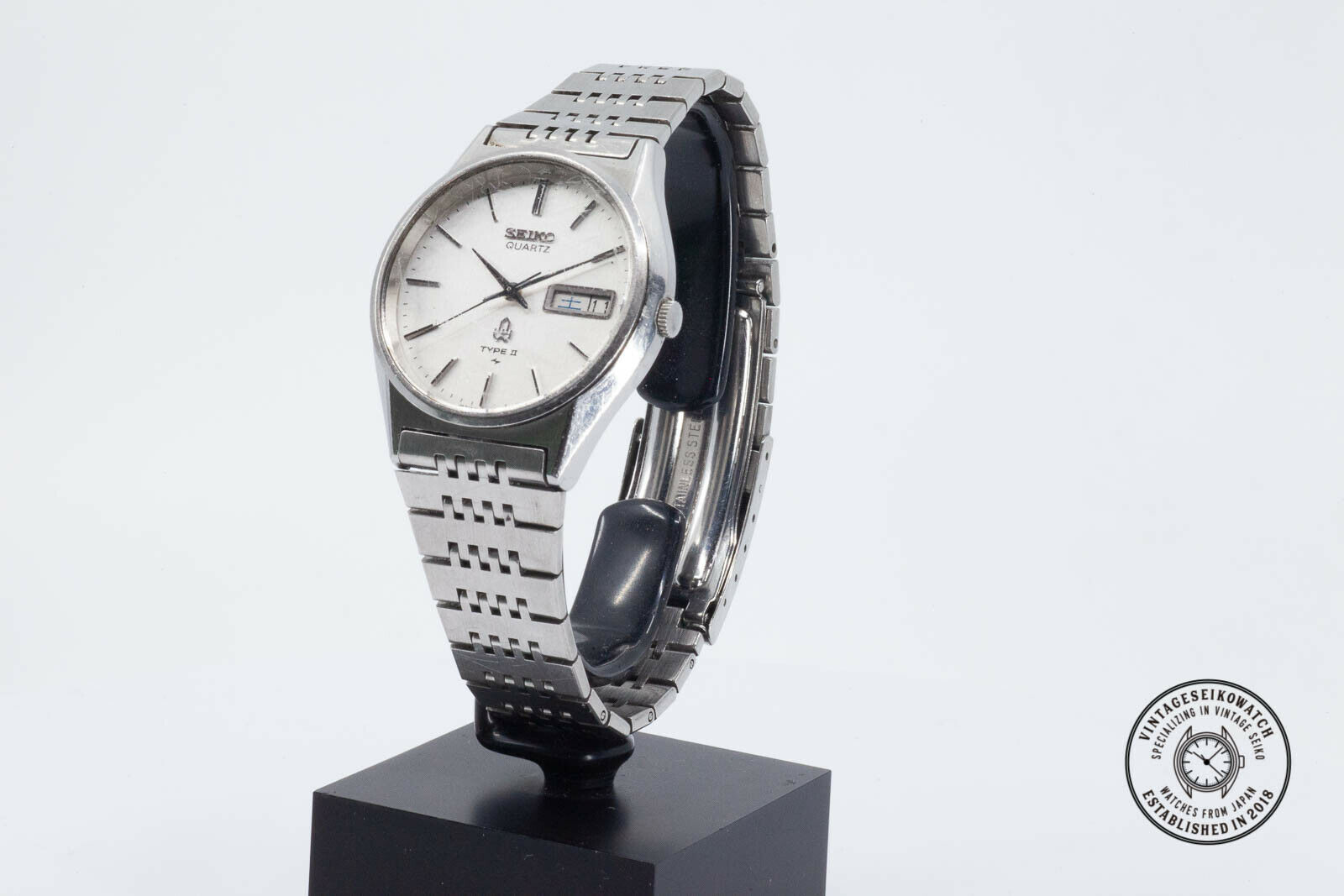 VINTAGE SEIKO QUARTZ TYPE II 7123-8110 Mens WATCH STAINLESS JAPAN 
