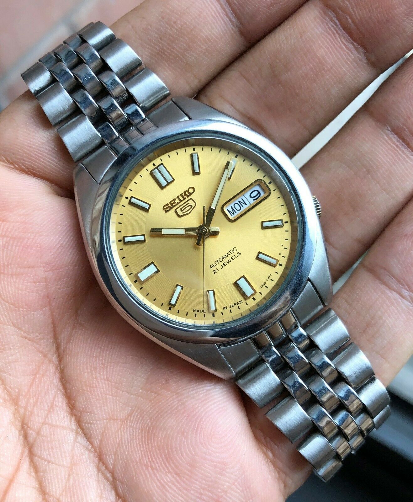 Seiko 5 shop gold dial