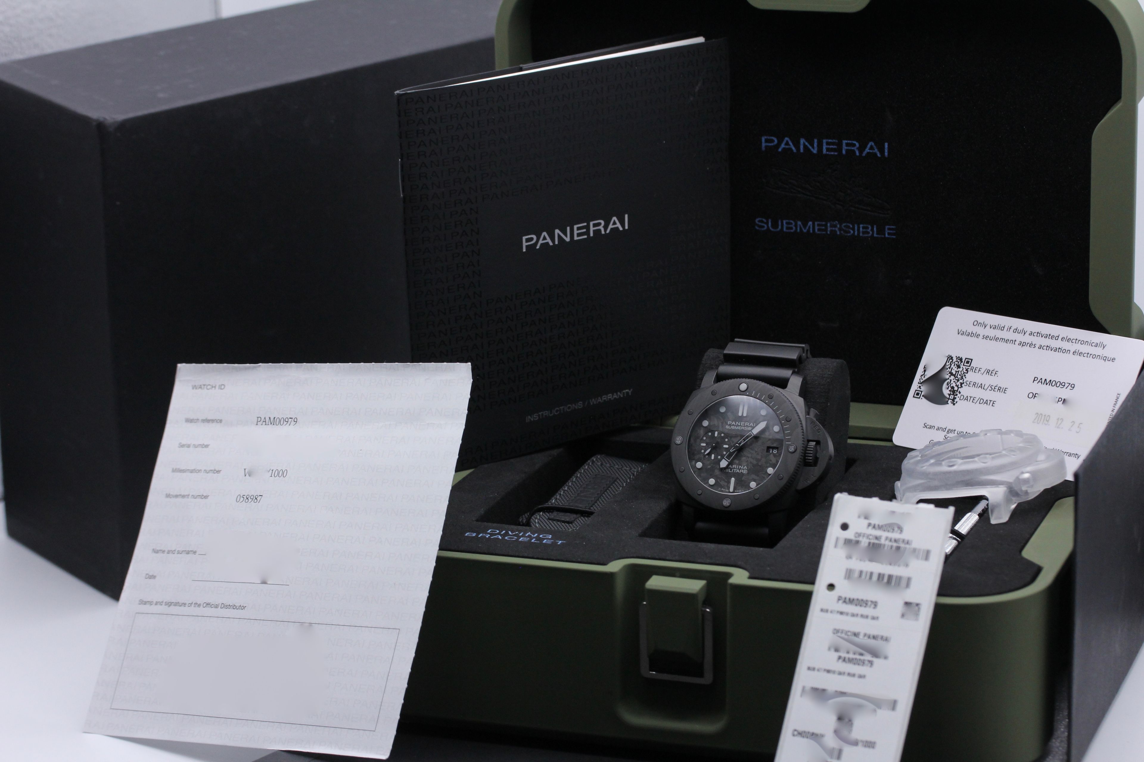 FSOT Panerai Submersible Marina Militare Carbotech PAM 979