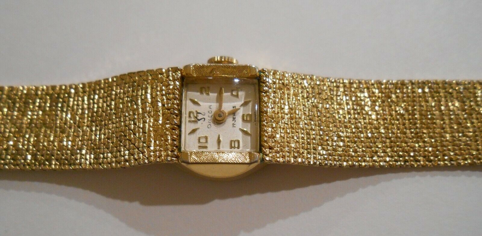 VINTAGE OMEGA 17 JEWELS LADIES WATCH MARK: 18K 0.750 WORK KEEPS