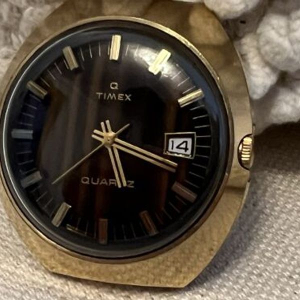 Vintage Timex Q quartz men's watch Gold With Wood Grain Dial Large