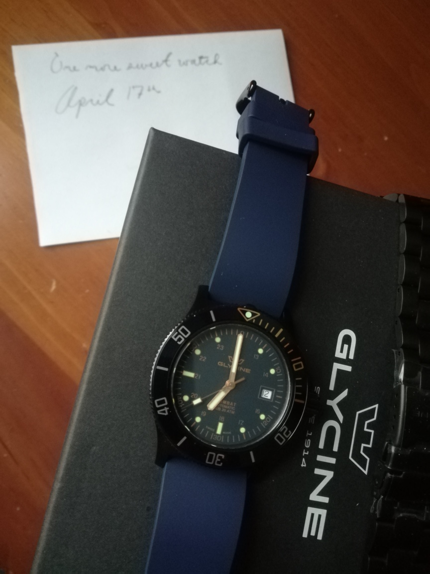 WTS Glycine Combat 42mm GL0295 like new with FKM strap unused