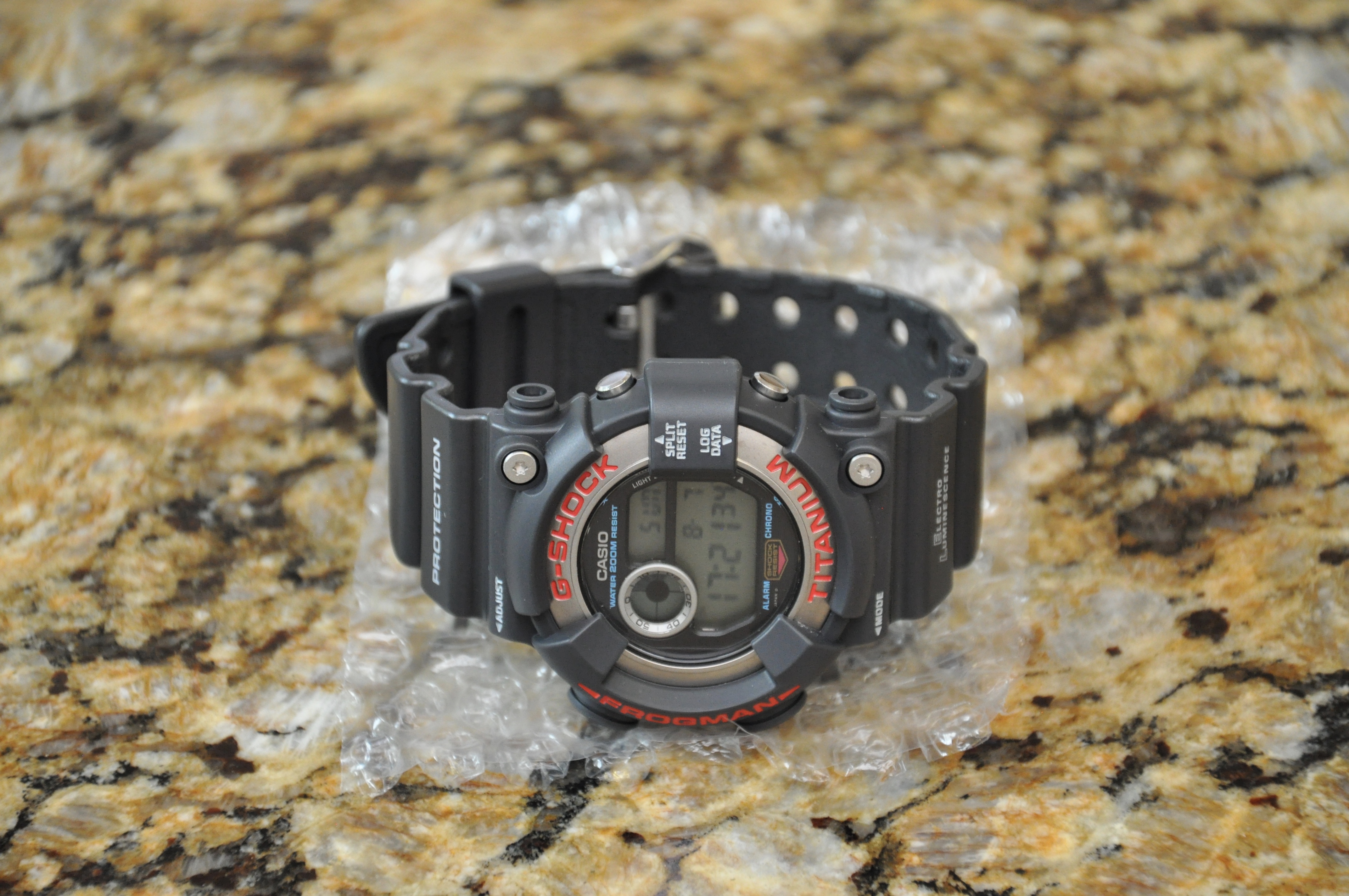 FS: Rare - NOS condition Casio G Shock Frogman DW-8200-1A Red