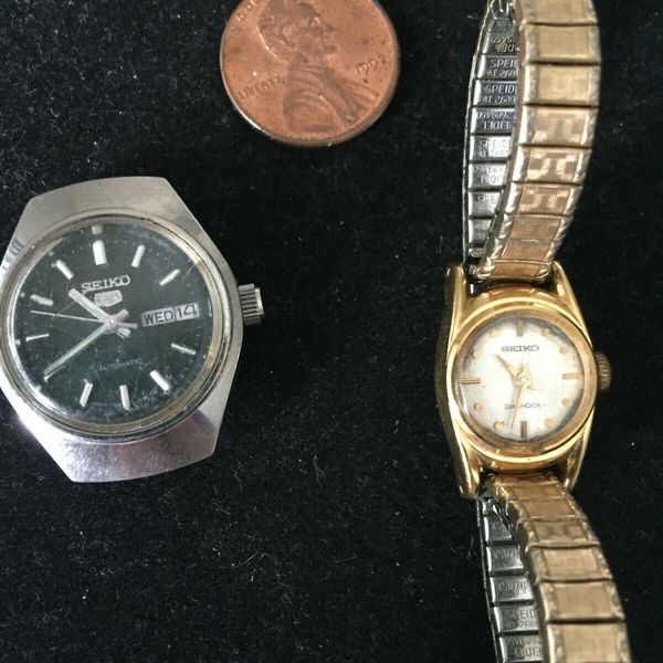 Pair of Older Seiko Ladies Watches Seiko 5 Automatic and Seiko Diashock