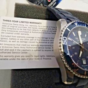NEW! Victorinox Swiss Army Maverick GS Navy Dial Men's Watch 