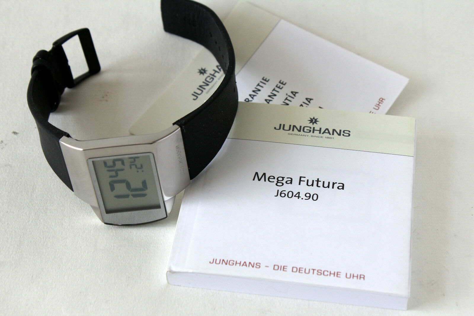 Junghans Mega Futura futuristische Digitaluhr WatchCharts