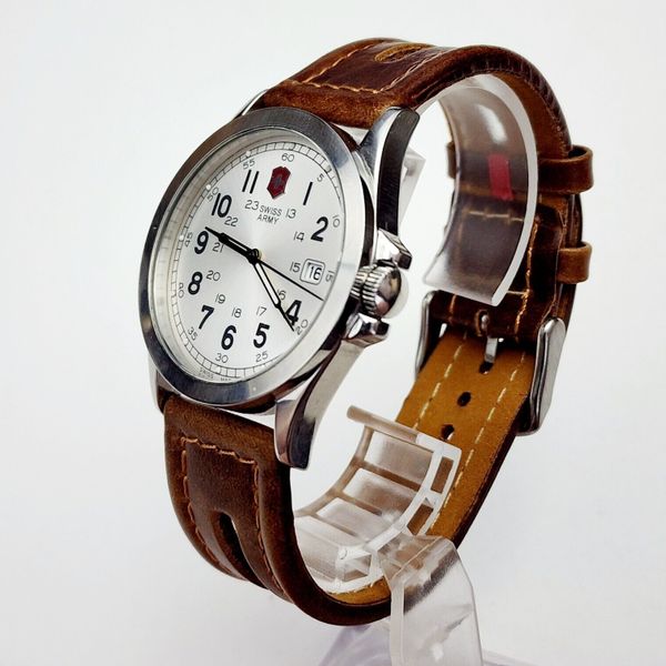 VICTORINOX SWISS ARMY 24656 ミリタリーウォッチ VICTORINOX SWISS ARMY 24656 Classic Military Watch Quartz