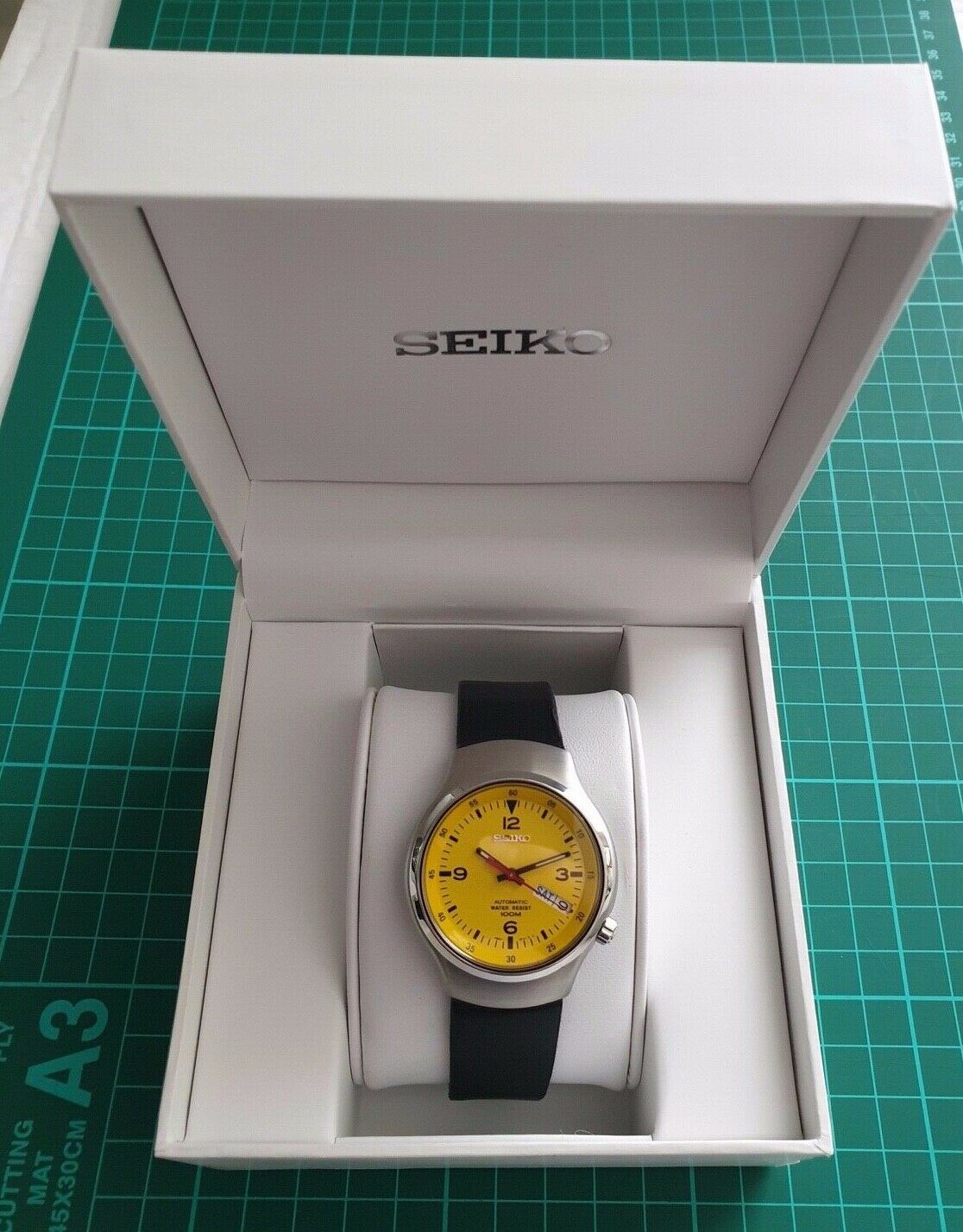 VERY RARE SEIKO 'S-WAVE' AUTOMATIC DAY-DATE (7826-0110