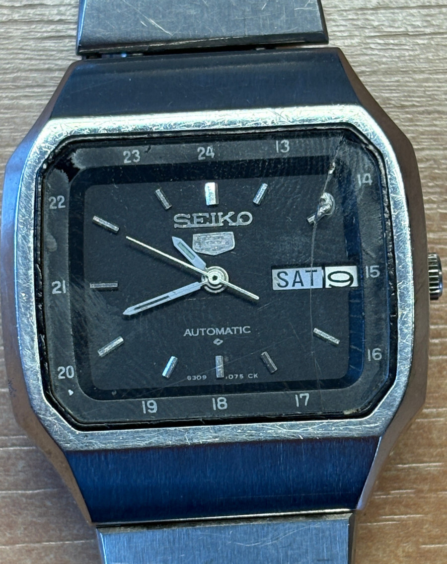 Montre Seiko Homme Blanc - Étanche 100m, Quartz, Acier Inoxydable, Boîtier Argent Et Cristal Hardlex - Neuf Avec Étiquettes