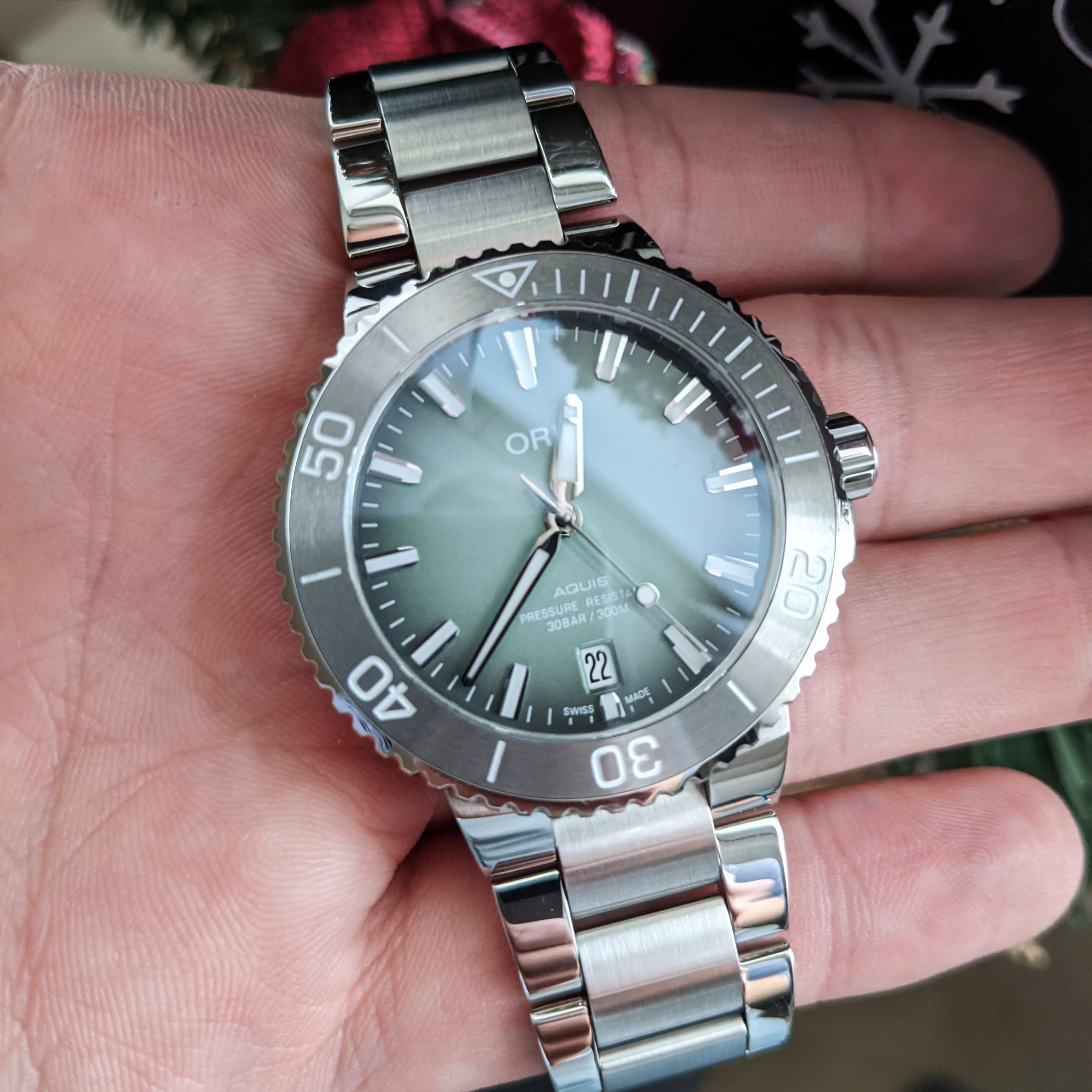 WTS Mint Green Oris Aquis 39.5mm on bracelet in Mint condition