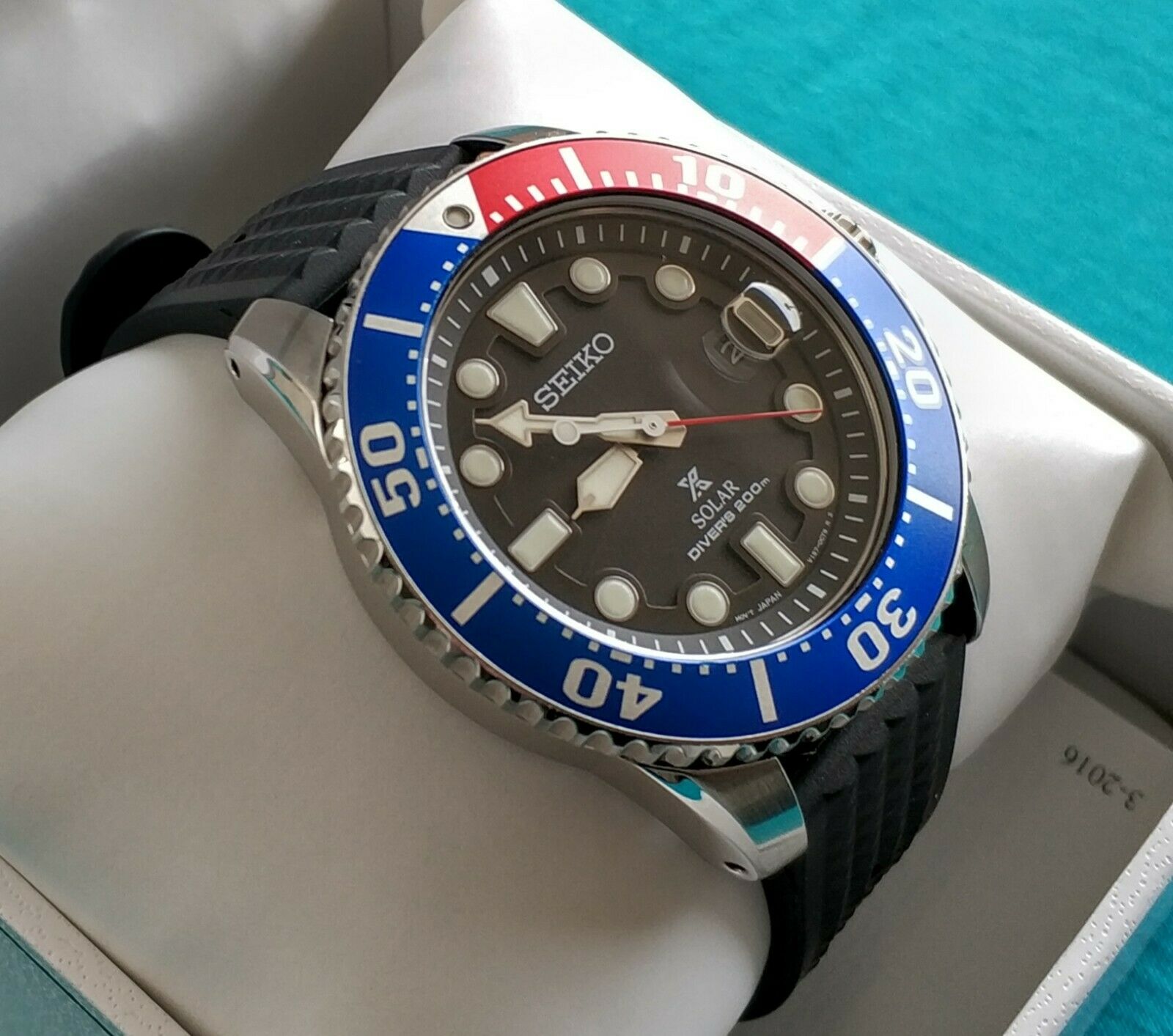 Seiko Prospex SNE439P1 solar diver 200m Pepsi Uncle Seiko waffle 
