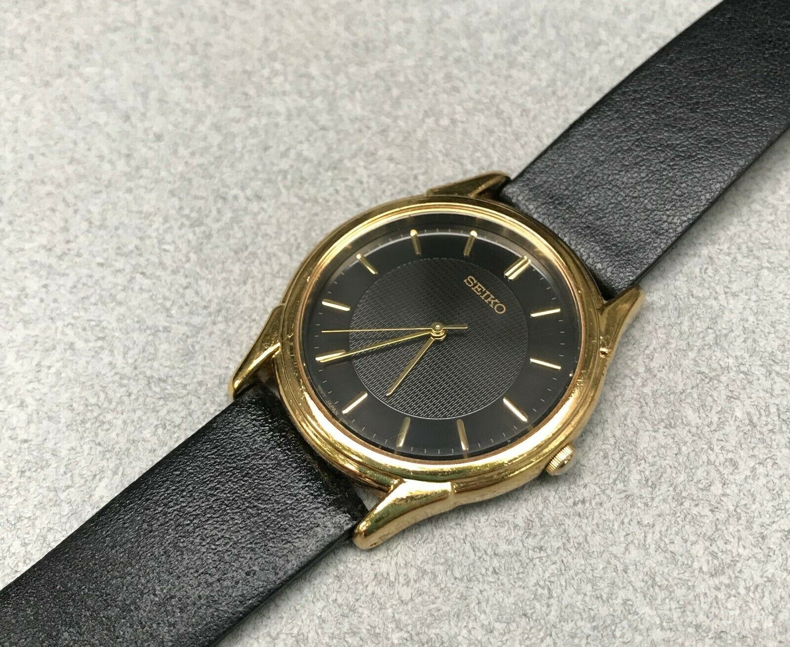 Seiko Gold Plated Men's Watch V701-1920 [R1] | WatchCharts