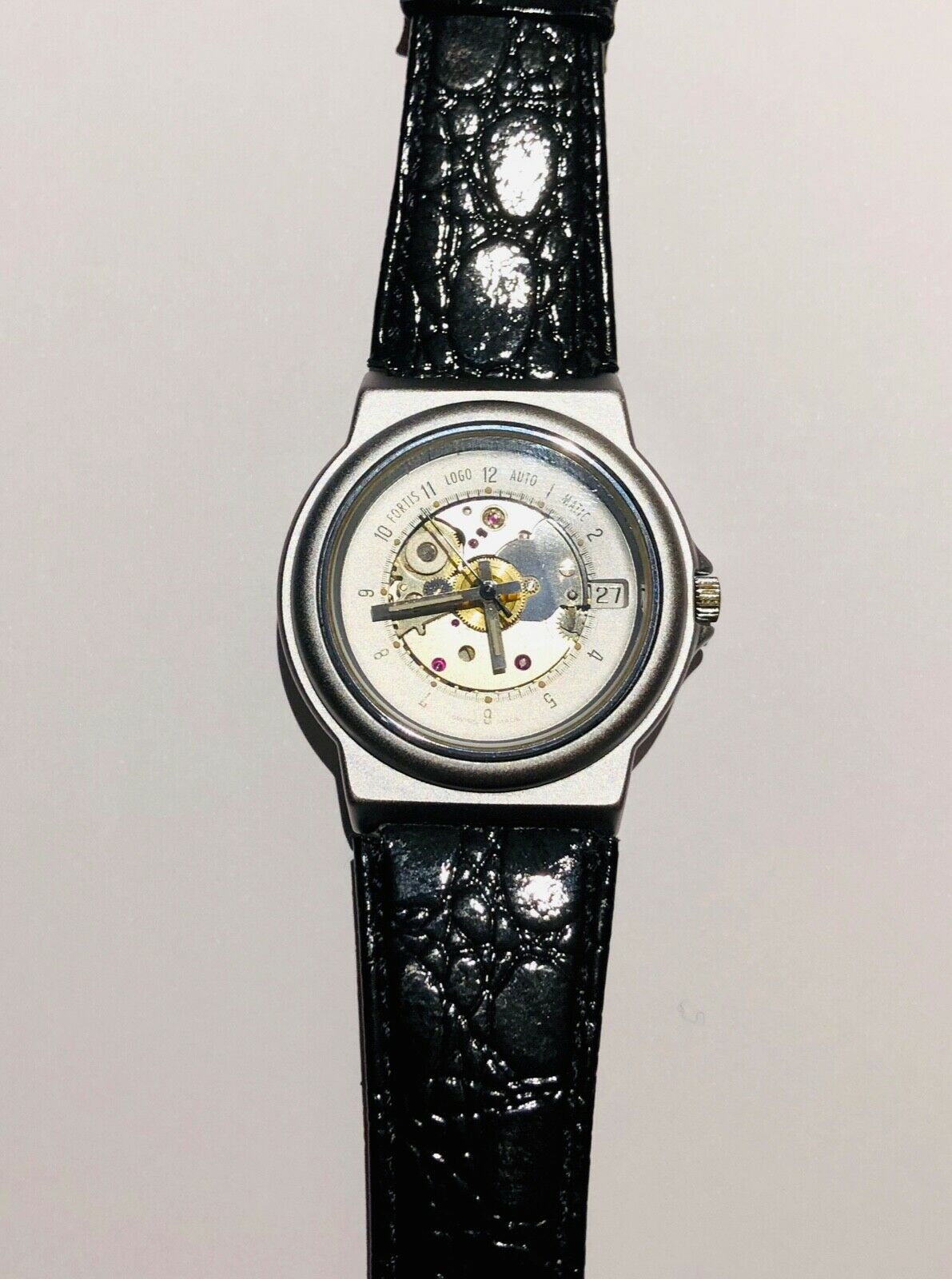 Fortis Logo Automatik Uhr Swiss Made silbernes Ziffernblatt