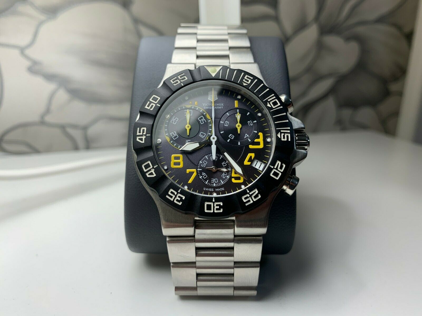 ジレット Victorinox Swiss Army Watch Summit XLT 241409 | WatchCharts