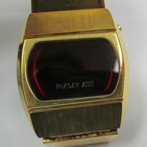 Vintage Sears Roebuck Phasar 2001 S7 Computer Red Led Watch 