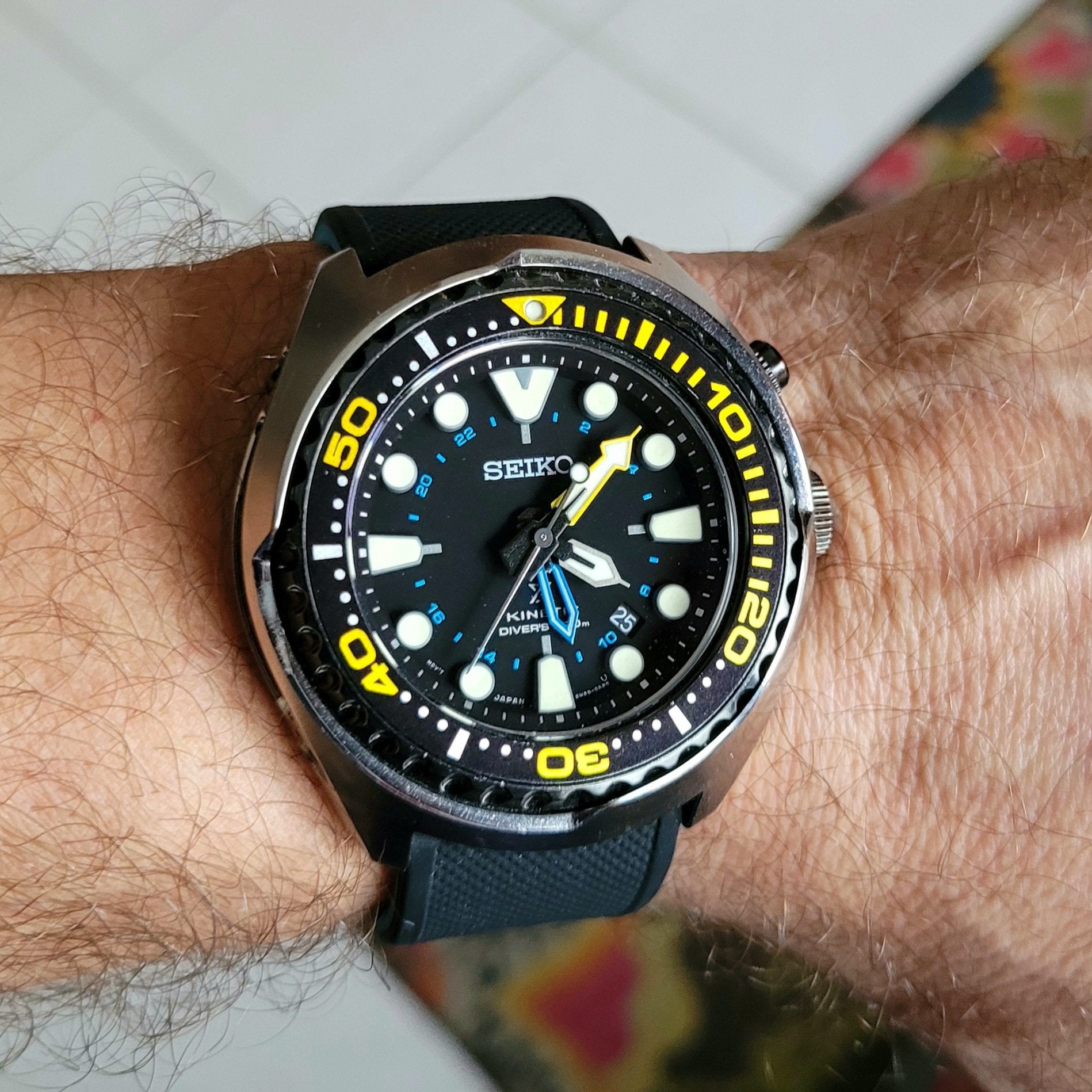 Seiko kinetic gmt diver hot sale