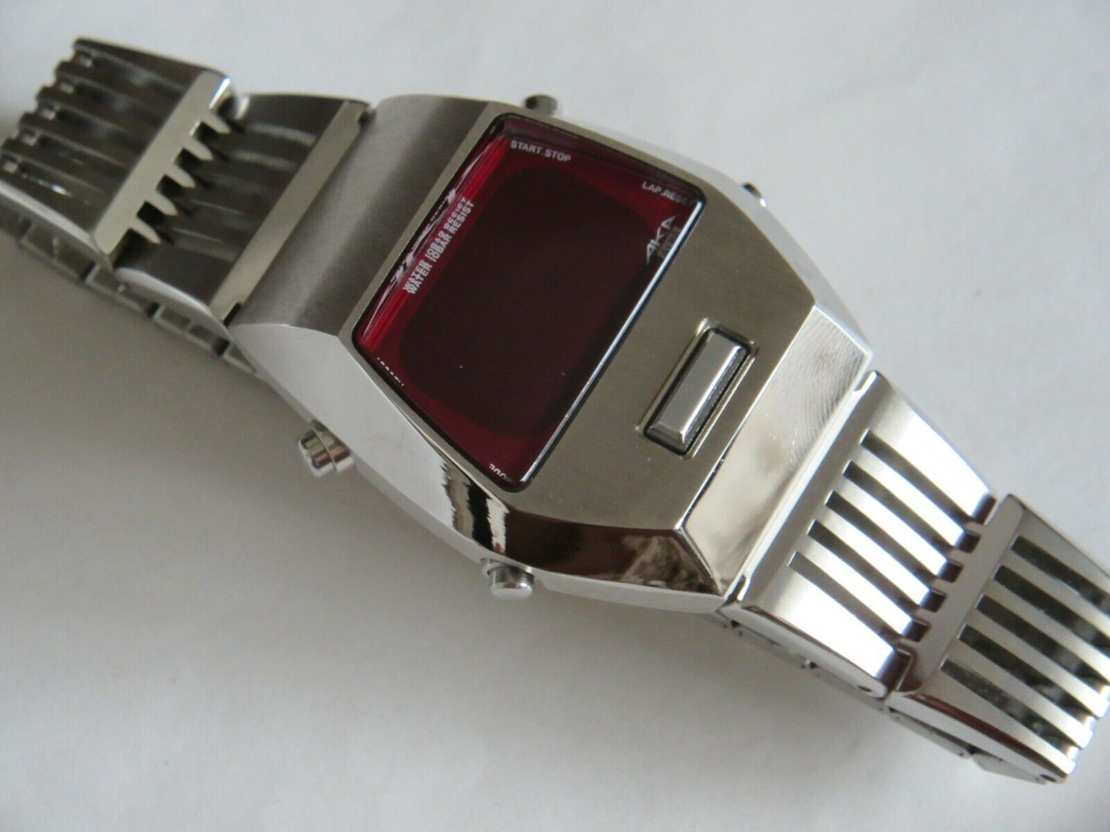 SEIKO ALBA AKA W670-4000 RED LED 
