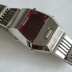 SEIKO ALBA AKA W670-4000 RED LED 