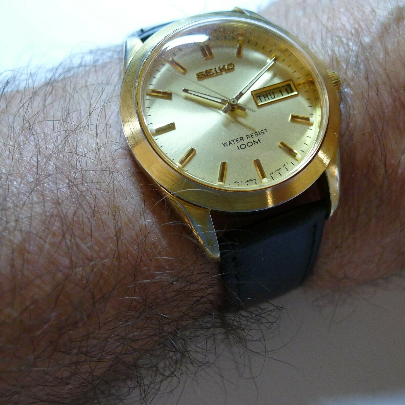 MENS SEIKO QUARTZ V743-9A20,DAY / DATE,GOLD Pt.,PERFECT W