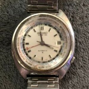 Vintage Seiko 6117-6409 World time GMT Worldtime White / Cream Dial  Bracelet | WatchCharts