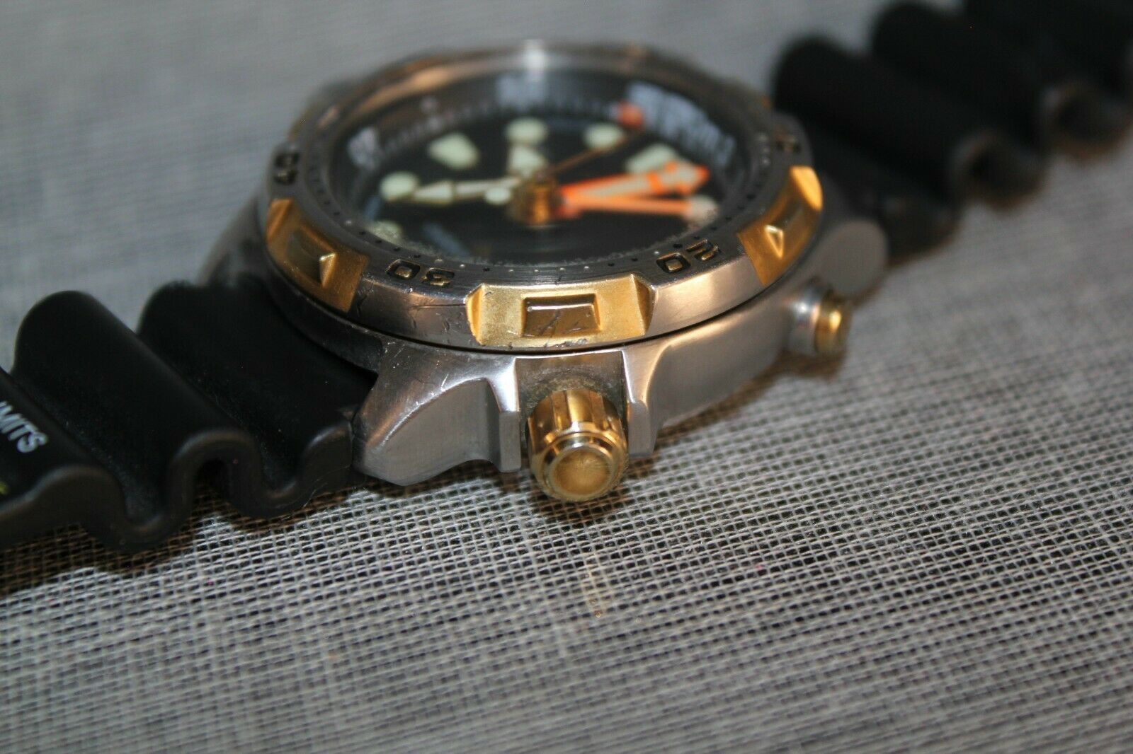 シチズン DIVER 200M 5811-F80081 The Citizen Promaster Is a Monster Dive Watch That Won't