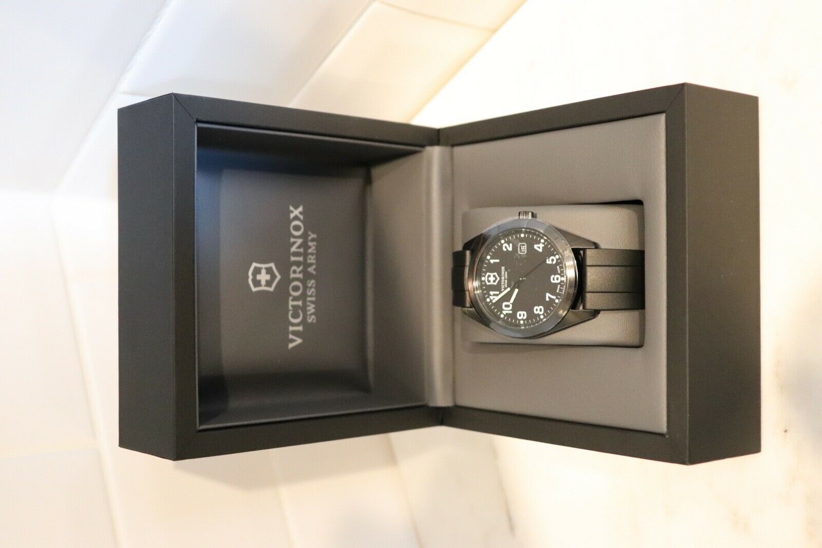 Victorinox swiss army watch 26071 cb hot sale