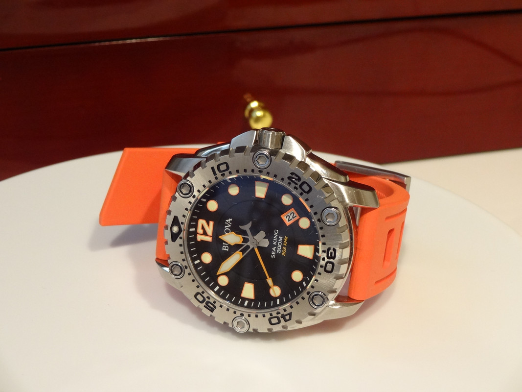 FSO Bulova Sea King 96b228 300M diver – 262 khz movement. High End