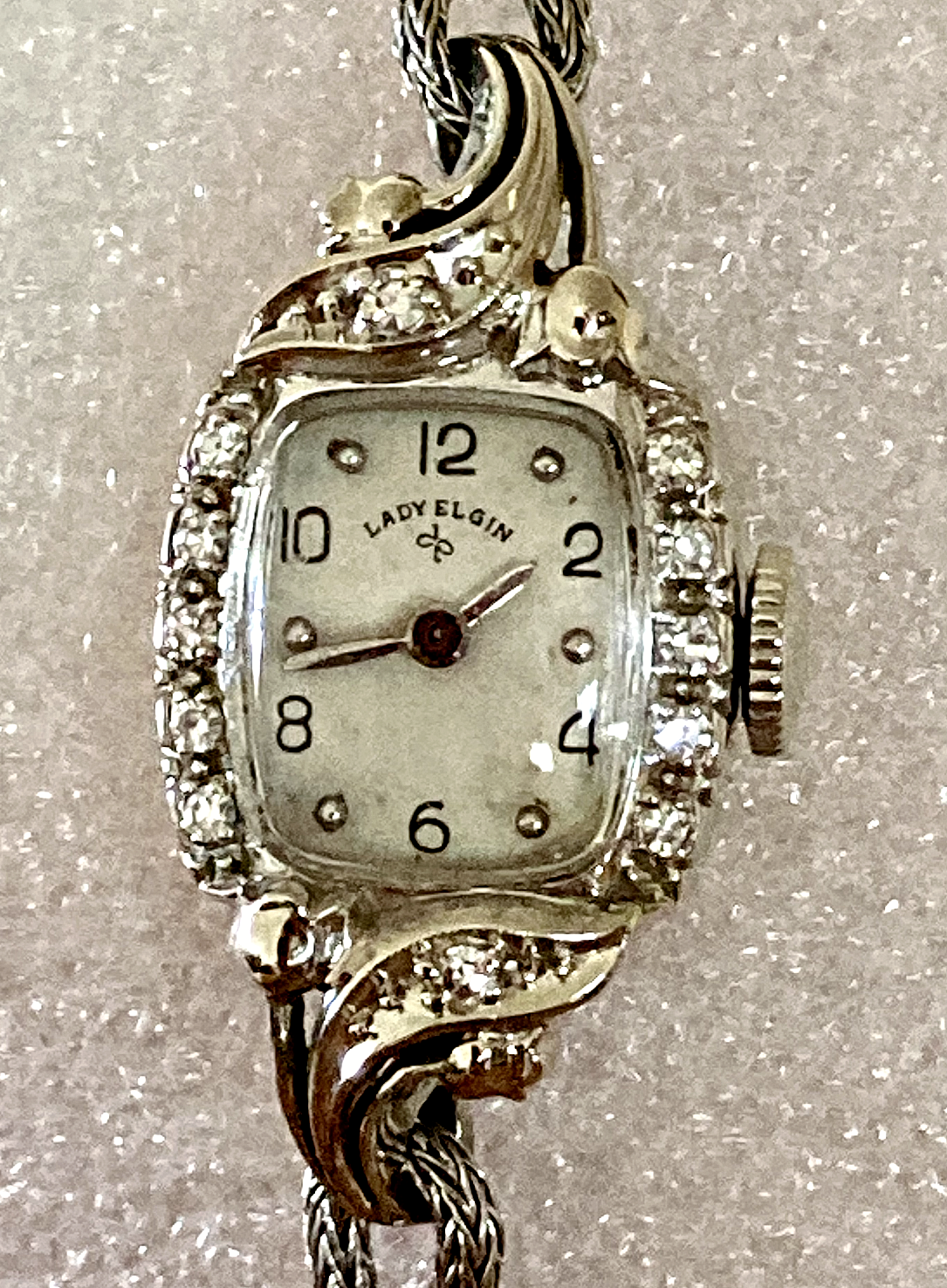 ESTATE LADY ELGIN WOMEN S WRIST WATCH 14K SOLID GOLD 12 DIAMOND