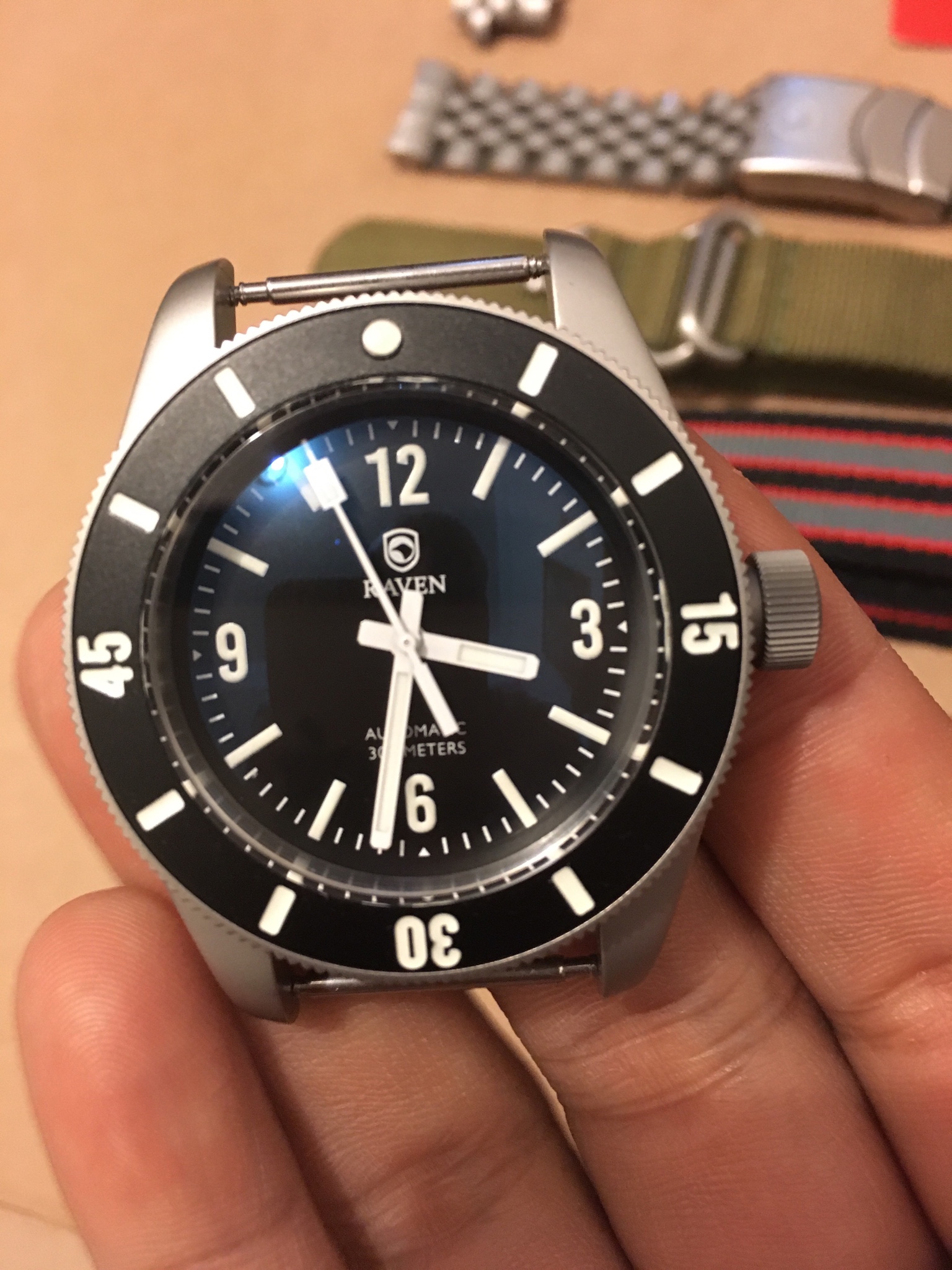 Montre Raven Trekker 40 Automatique - Plongeuse 300m, Boîtier Acier, Cadran Noir/jaune