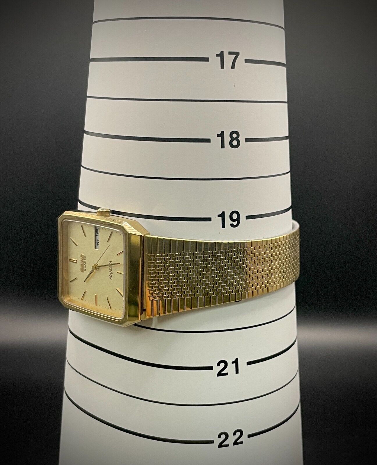 SEIKO WATCH MAJESTA QUARTZ 9063-5020 GOLD STAINLESS STEEL DAY DATE