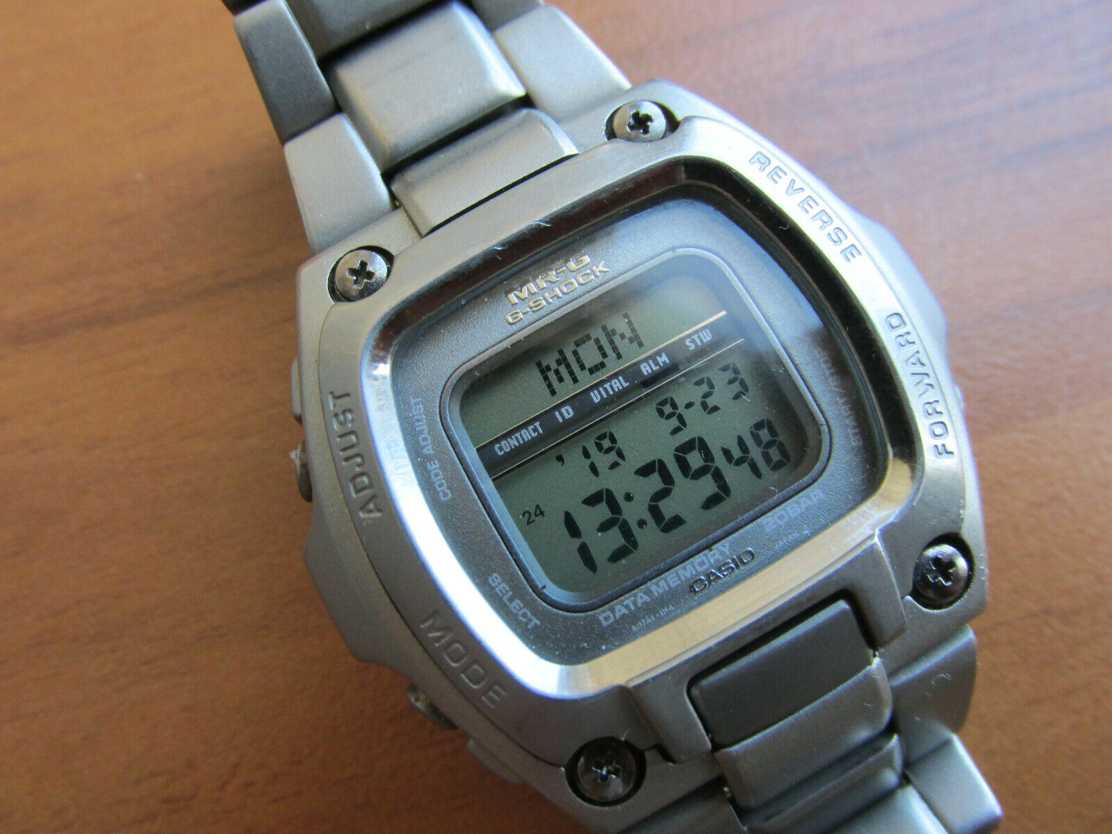 VINTAGE CASIO MR-G MRG-210T G-SHOCK TITANIUM DATA MEMORY 20 BAR