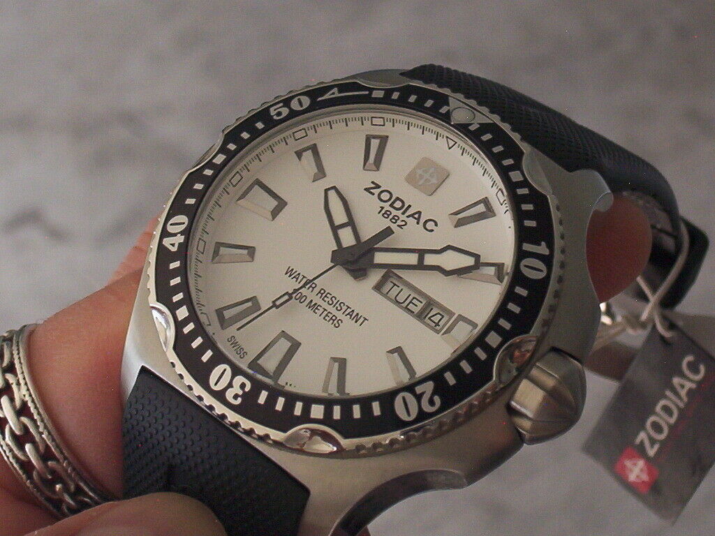 ZODIAC DEEP REEF ZO7901, SWISS MADE, DAY-DATE, 200M/660FT, 49 MM 