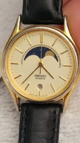 RARE UNIQUE Women's Vintage 1988 Watch SEIKO 4K24-0019