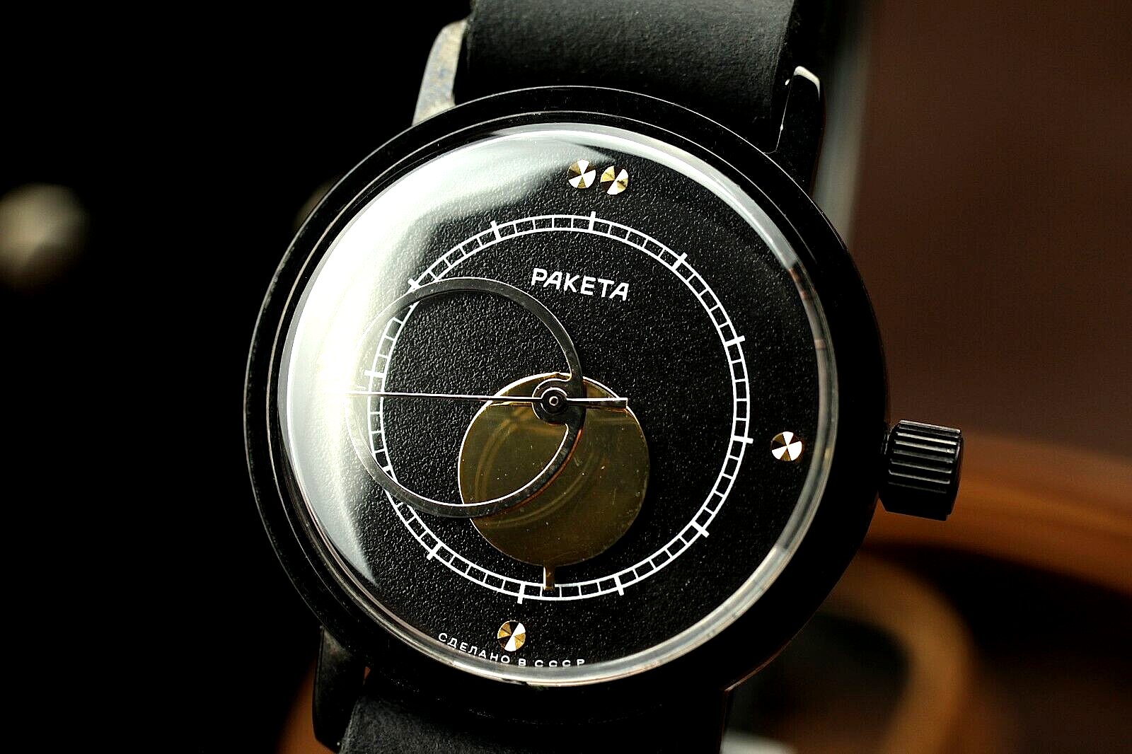 Montre Vintage Russe Raketa Copernic – Mécanique à Remontage Manuel – Années 50 – Or Et Bleu