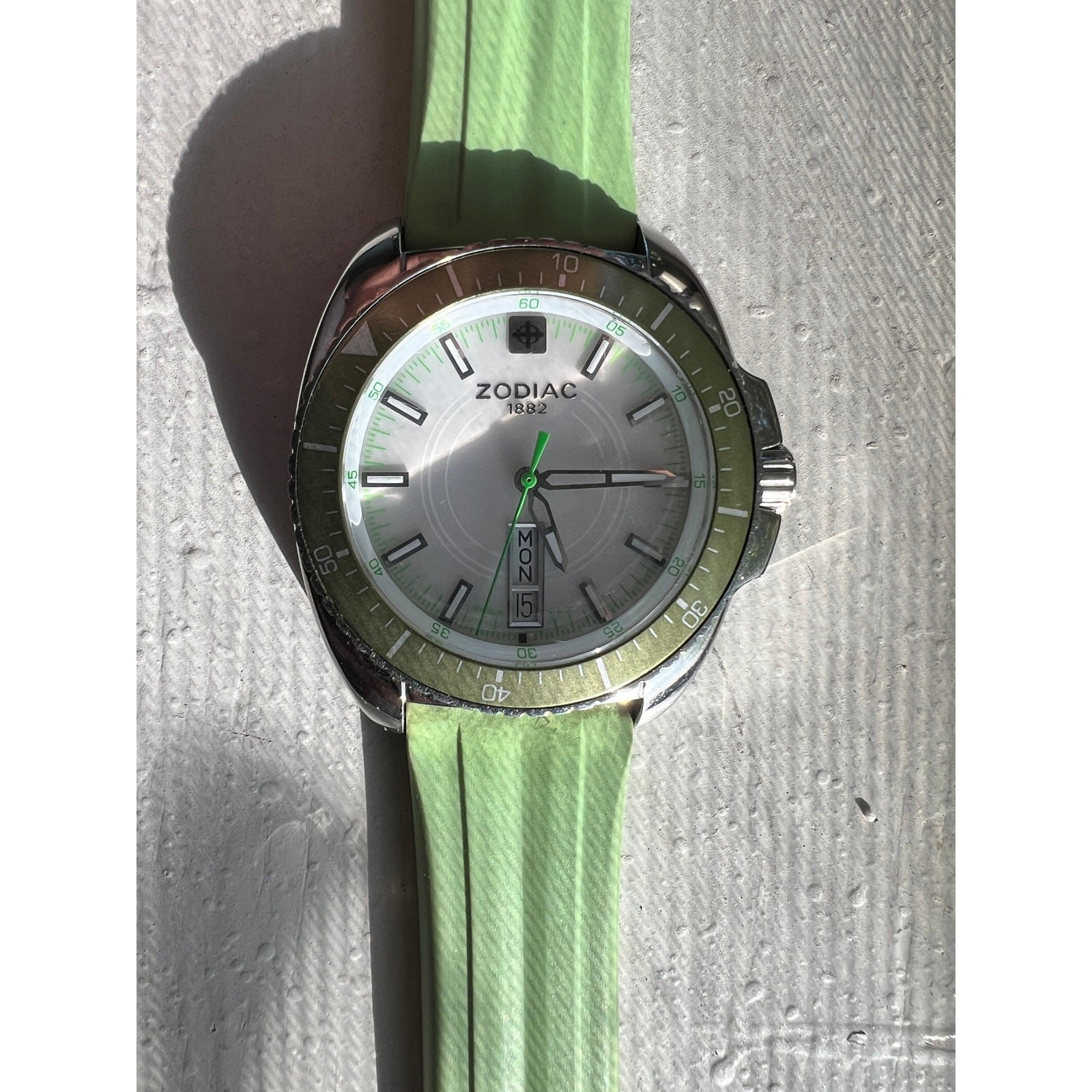 Zodiac Speed Dragon Watch ZO5516 Mint Green Band New Battery