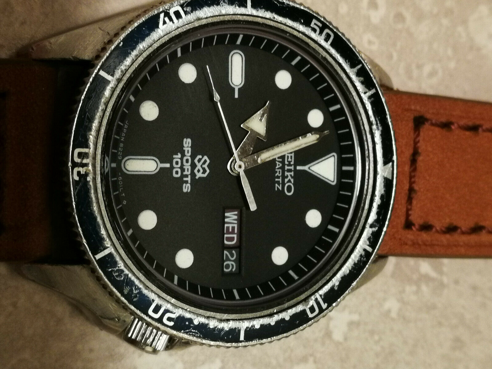 Seiko 8229-6020 Quartz Silverwave SQ Sports 100 Vintage Diving