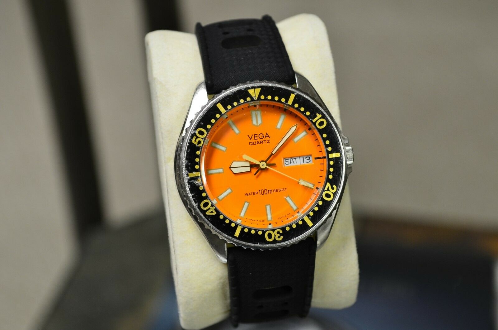 CITIZEN VEGA ORANGE DIVER 100M QUARTZ DIVE WATCH VINTAGE JAPAN