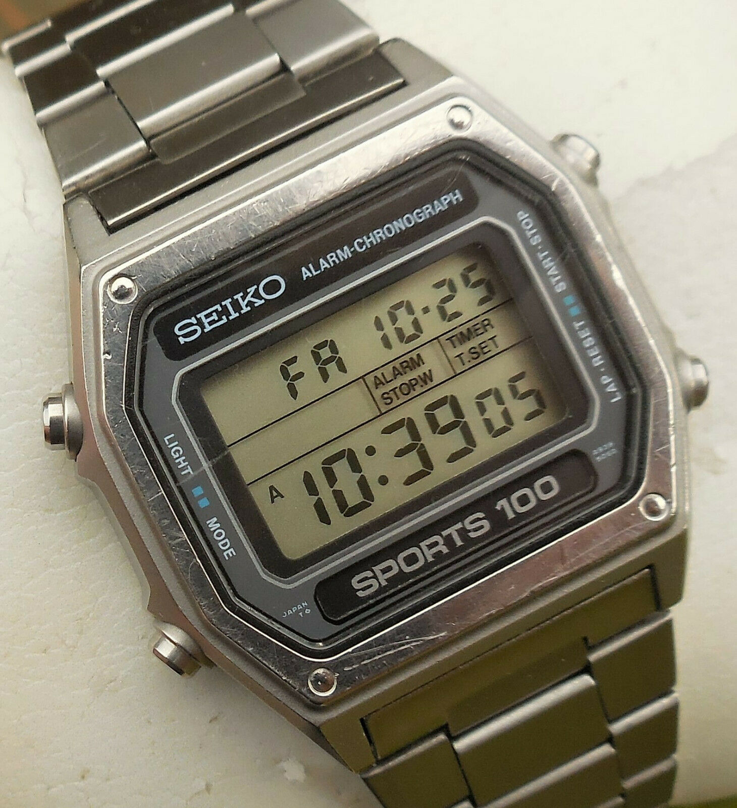 Seiko A939-5070 Sports 100 LCD Digital Man's Watch | WatchCharts