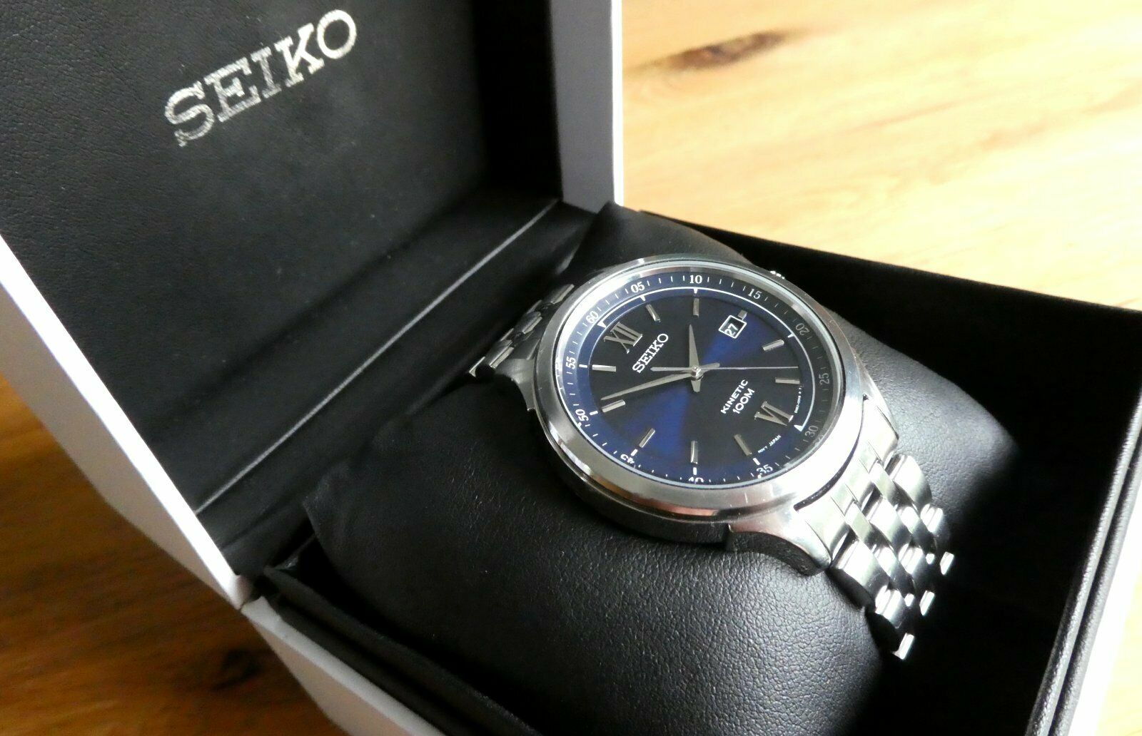 Seiko Kinetic mens watch 5M62 0DF0 very good condition new