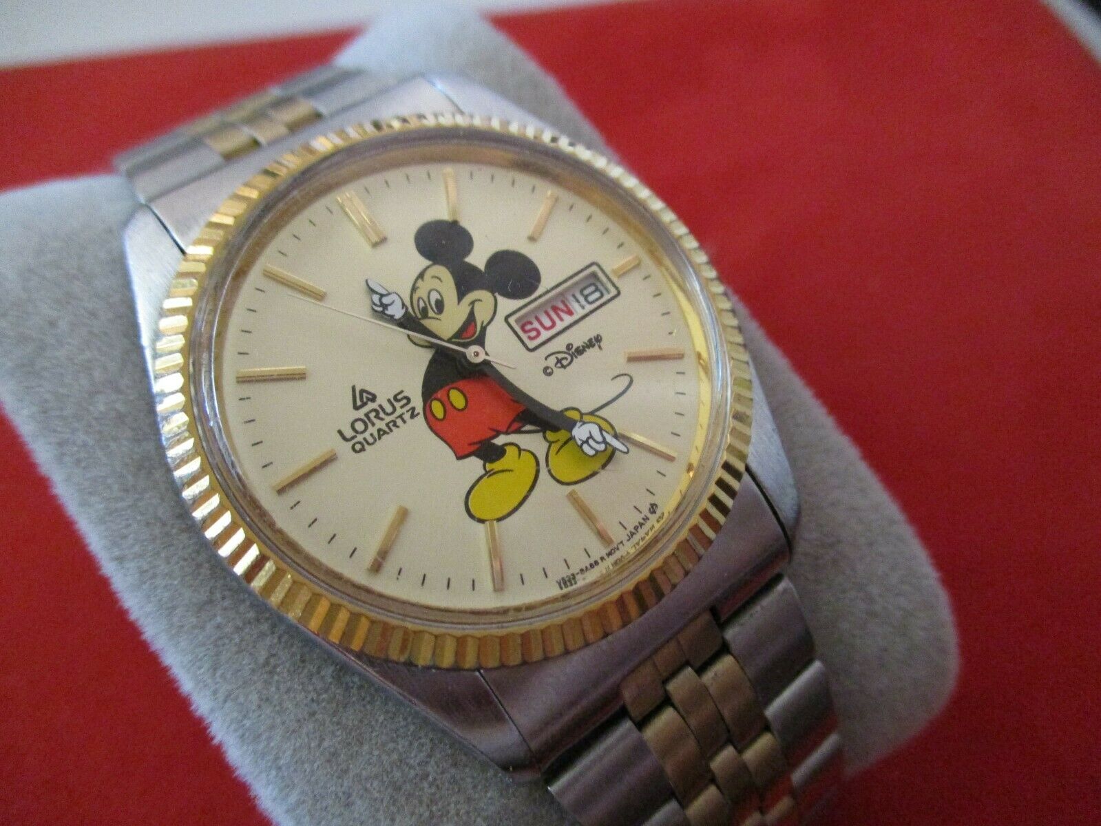 Vintage Disney Lorus (by SEIKO) Mickey Mouse Watch Day/Date V533