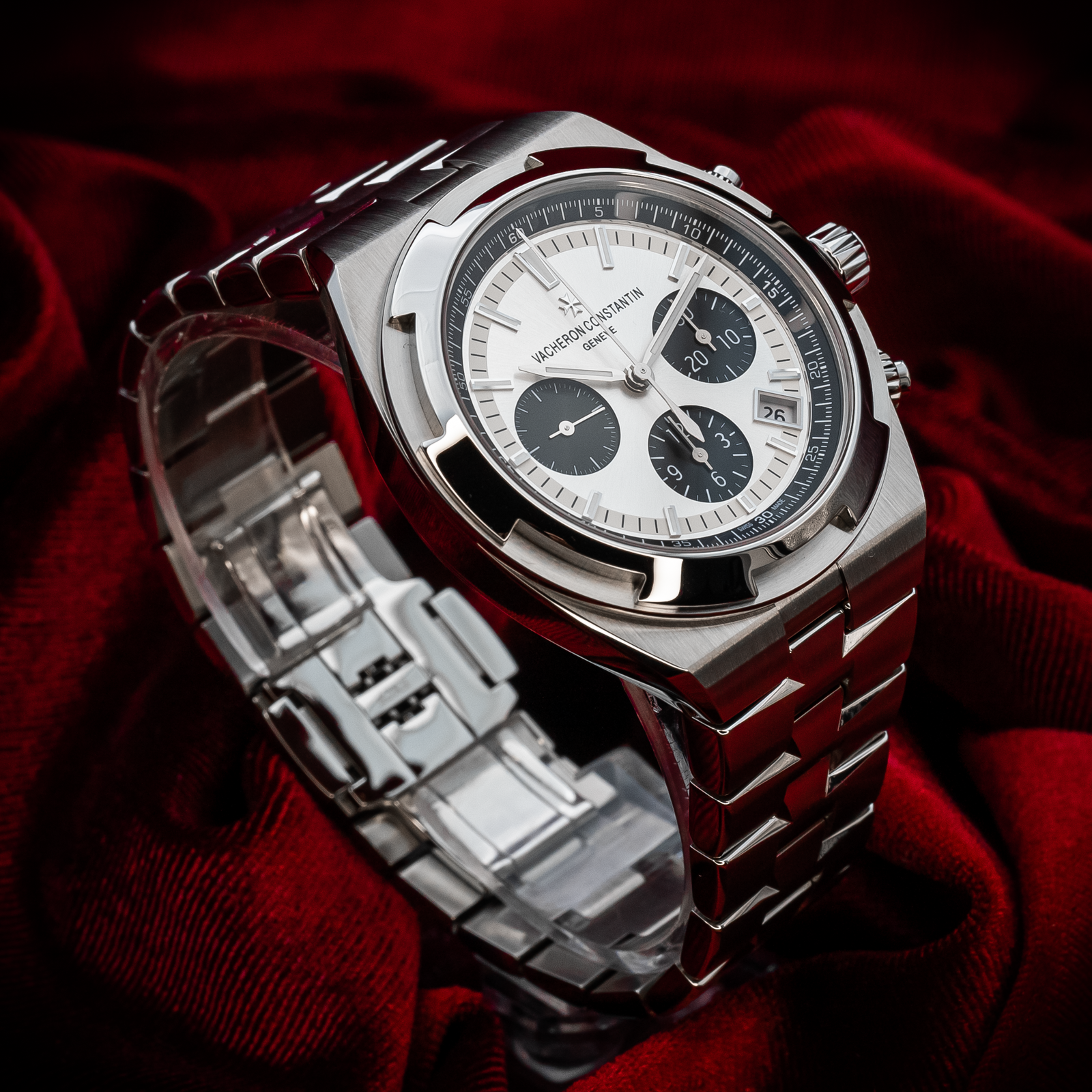 Vacheron Constantin Overseas Chronograph 5500V/110A-B686 Panda Style