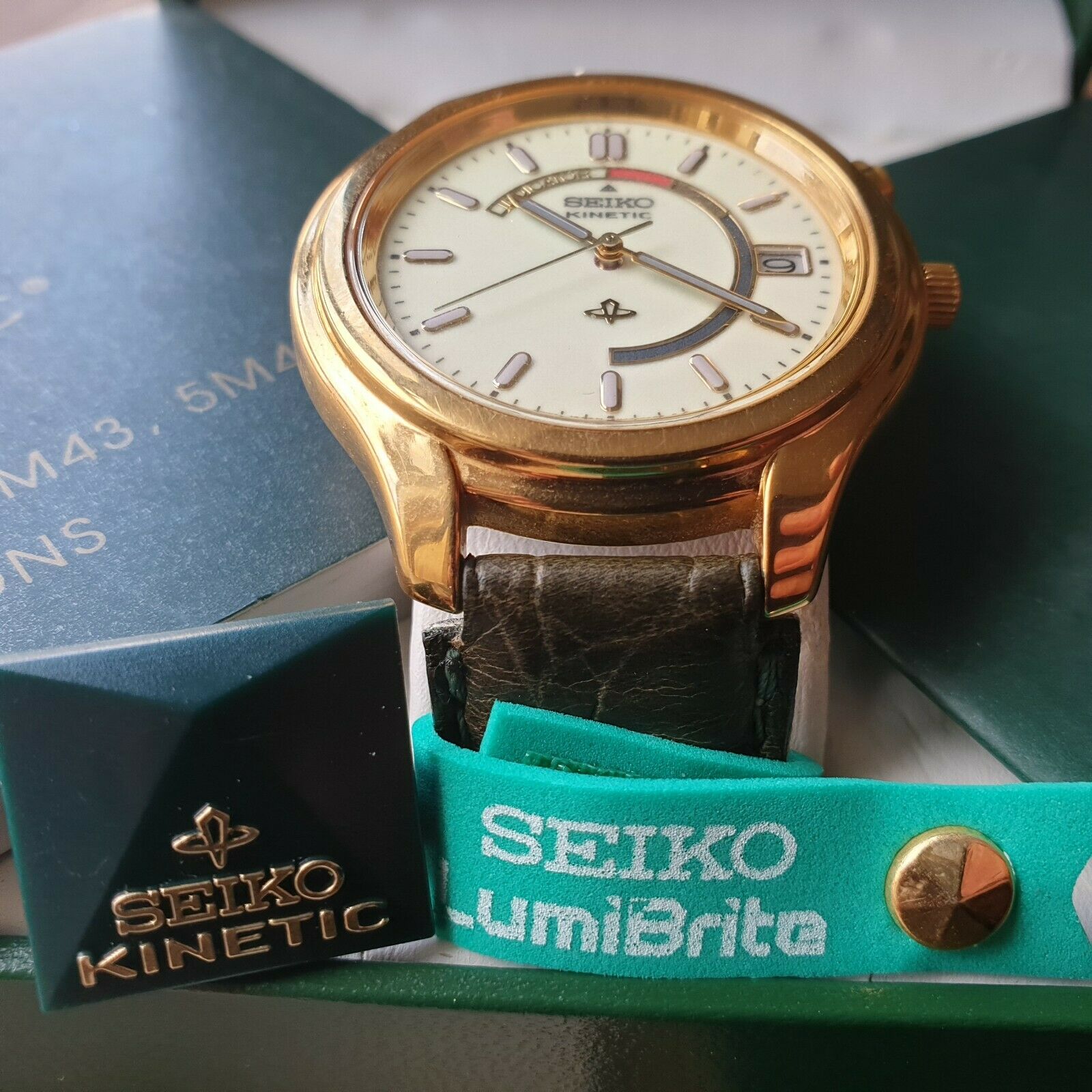 File:Seiko Kinetic 5M42-0A70, 1995.jpg - Wikimedia Commons
