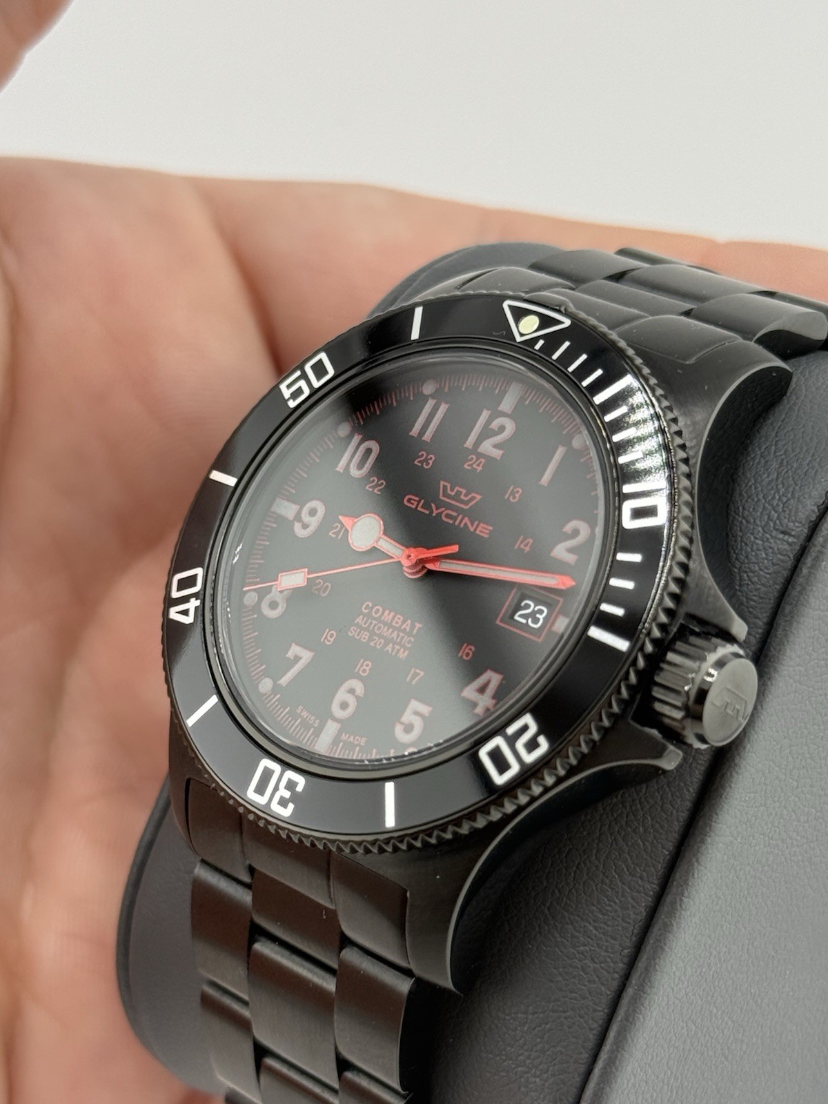 Glycine Combat SUB 42 GL0080 Price as of February 2026 | WatchCharts