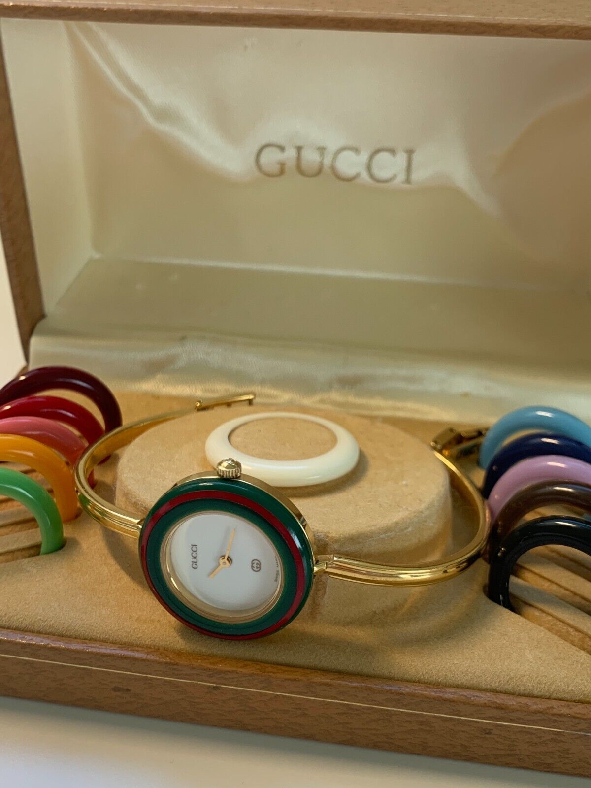 Gucci 1100l 2025 interchangeable watches