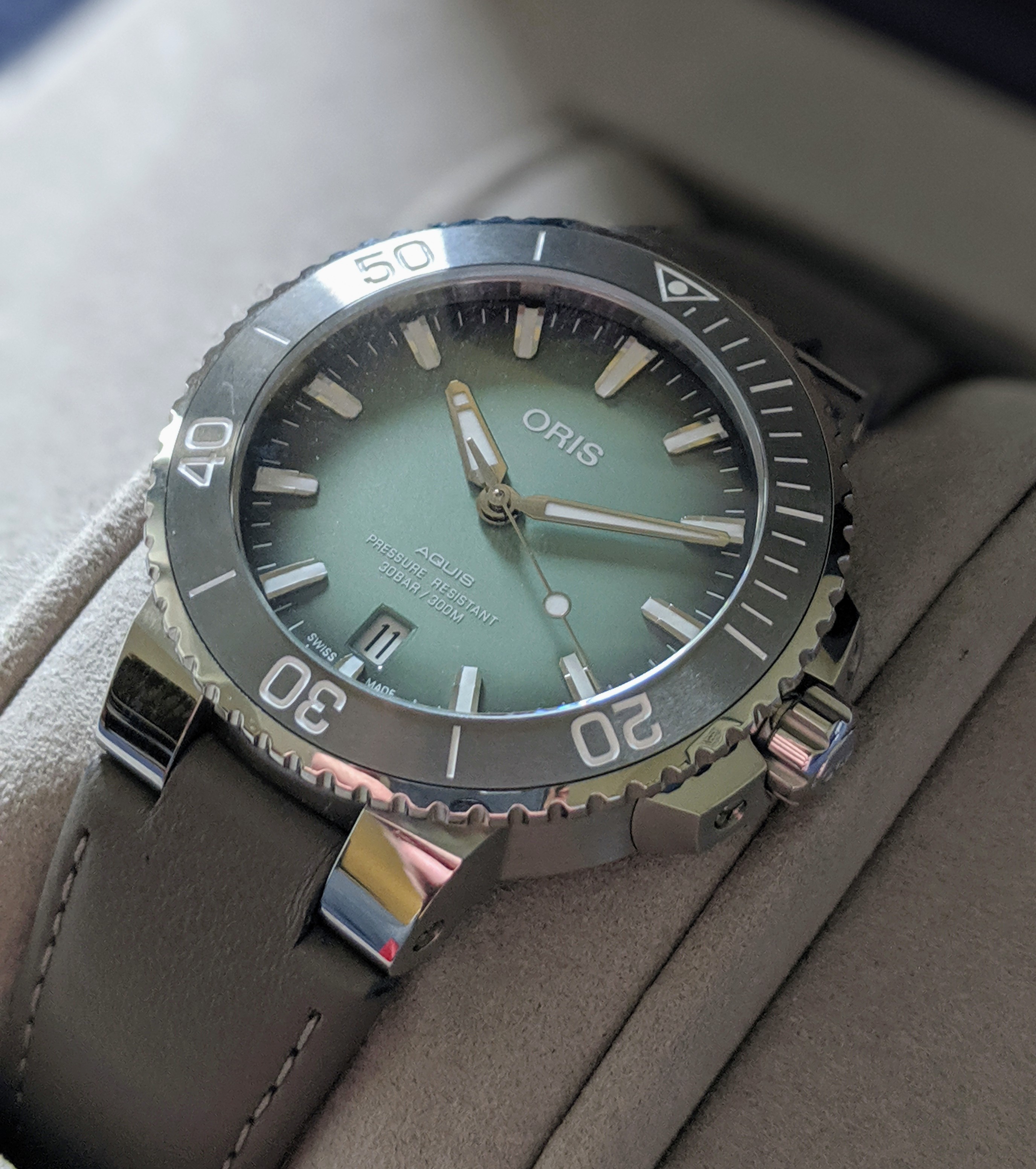 FS BNIB Oris Aquis 39.5 mm mint green dial on leather WatchCharts